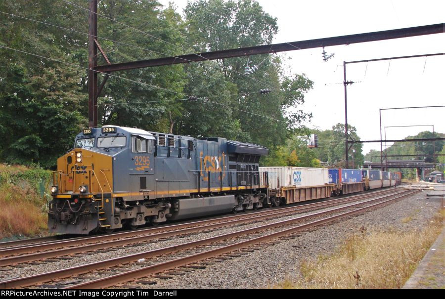 CSX 3295 leads Q032